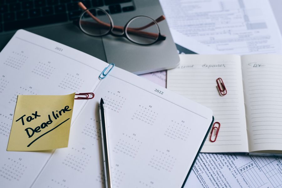 Desk with tax deadline notes and calendar
